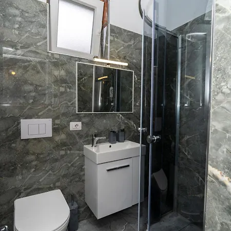 Bujtina Malsori, بيت ضيافة ثيث