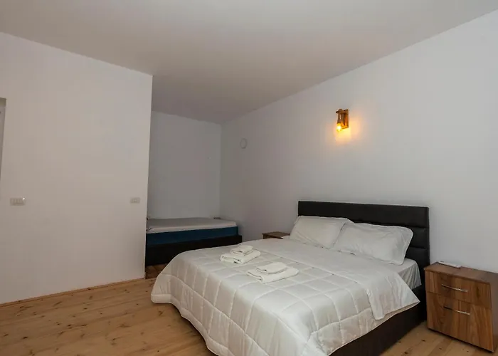 Bujtina Malsori, * Theth